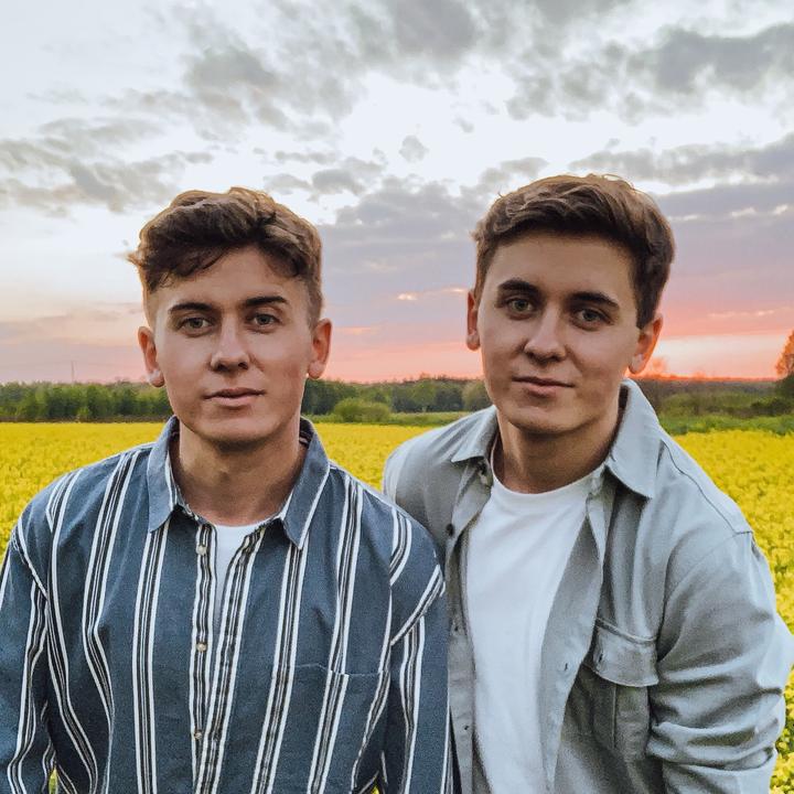 Twin style. Твинс стиль. Участники e-Twins. Gemini стиль. Обои на ПК Близнецы из ТИКТОК